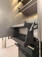 Ensemble d'armoires de cuisine modulaires modernes en acier inoxydable en forme de U avec panneaux en bois massif pour les projets d'appartements et de villas