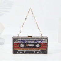 Pochette de soirée de luxe en forme de cassette audio ornée de strass pour femme, sac rigide en acrylique avec chaîne, sac à main Minaudière Y2K pour soirée