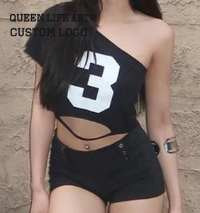Trazos Verdes. Camiseta de Mujer Más Moderna de 2021, Diseño de Cuello Redondo, Estampado Digital con Apliques con el Diseño 'Mis Antepasados ​​No Estaban Libres en 1776' - Product Image 4