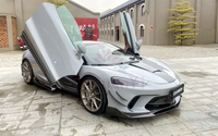 Kit carrosserie pour McLaren GT Style, en fibre de carbone sèche, comprenant un becquet avant, des extensions de jupes latérales, un diffuseur arrière, un aileron arrière et un couvre-becquet.