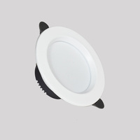 Spot LED ultra-fin étanche et durable, indice de protection IP65, température de couleur RVB, construction en aluminium, design européen sans cadre