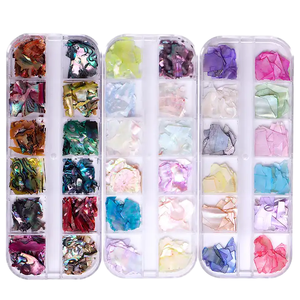 Éclats de coquillages 3D effet aurore pour nail art, boîte de 12 compartiments, flocons de coquillages colorés, accessoires de décoration pour ongles pour la conception de manucure en salon - Product Image 3