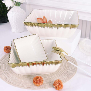 Piatto in Ceramica con 5 Scomparti, Vassoio Rotondo Irregolare in Porcellana con Bordo Dorato per Frutta, Snack e Antipasti - Product Image 2