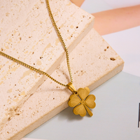 Set Perhiasan Wanita Kalung, Gelang, dan Anting Bunga Semanggi Berdaun Empat dari Baja Anti Karat 316L dengan Rantai Ular Pipih