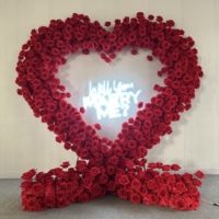 Arche en forme de cœur rouge artificielle AFA004 avec fleurs, arche de mariage, toile de fond en forme de cœur, arche de cœur 8x8 pour la demande en mariage