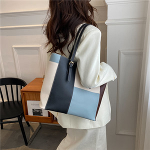 Женская кожаная сумка с логотипом - Product Image 6