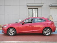 Mazda 3 Axela 2016 года, хэтчбек, люкс |   Спортивный дизайн, увлекательное вождение, богатая комплектация, низкий пробег