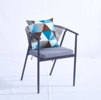 Chaise de Salle à Manger d'Extérieur Empilable Hotsell 2023 en Corde Tressée, avec Cadre en Fer Métallique et Coussin Imperméable, pour Patio, Café et Jardin, Vente en Gros