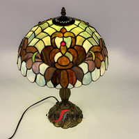Lampe de table décorative rétro de style européen, en verre Tiffany coloré sur mesure, fabriquée en Chine, vente en gros, soudée à la main