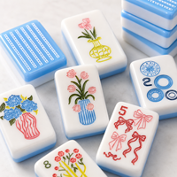 Ensemble de Mahjong américain de luxe de 160 tuiles - Design floral et nœud bleu clair fantaisiste - Collection de jeu en résine double couche de qualité supérieure