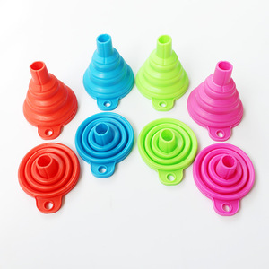 Entonnoir pliable en silicone personnalisé pour cuisine, petit et économique, pour remplir les bouteilles d'eau et transférer les liquides - Product Image 5
