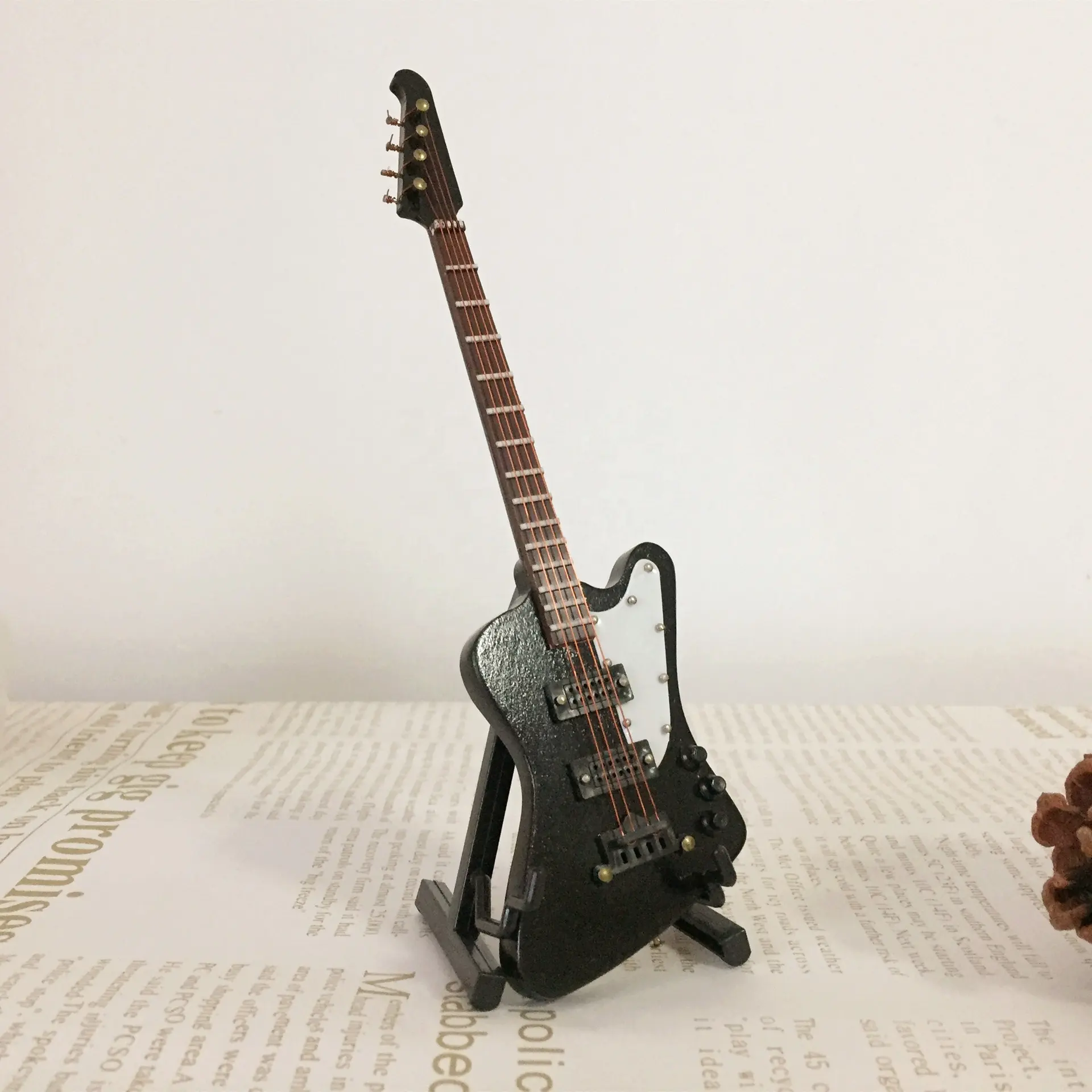 Mô Hình Guitar Điện Mô Hình Nhạc Cụ Mini Đàn Vĩ Cầm Đàn Saxophone Mô Hình Bass Điện Mặt Dây Chuyền