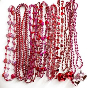 Cadeau de Saint Valentin <span class=keywords><strong>pas</strong></span> <span class=keywords><strong>cher</strong></span> <span class=keywords><strong>collier</strong></span> de perles en forme de coeur <span class=keywords><strong>rouge</strong></span> colliers de perles de Mardi Gras en vrac perles de fête rose <span class=keywords><strong>rouge</strong></span> de Bachelorette - Product Image 3
