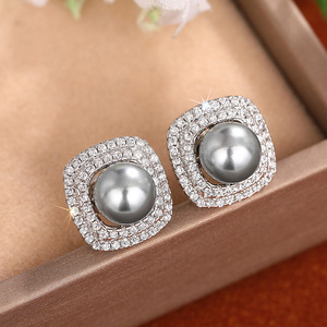 Orecchini a Perno Geometrici Rotondi Effetto Perla per Donne, Gioielli Eleganti e Delicati per Orecchie - Product Image 3