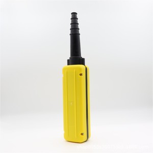 Pourquoi le commutateur à bouton-poussoir Xac A4713 avec coque en plastique et poignée étanche pour les grues, les palans et les équipements d'automatisation - Product Image 4