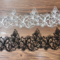 Fil de soie de poisson léger et doux avec dentelle brodée de paillettes ornant le voile de mariage et la robe décorative de la mariée