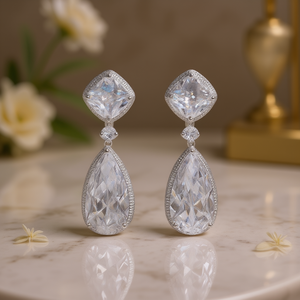 Orecchini Pendenti in Cristallo Lunasmona, Oro Bianco 925 Argento, Gioielli di Lusso da Sposa per Donna, Montatura a Griffe, Forma a Goccia d'Acqua - Product Image 2
