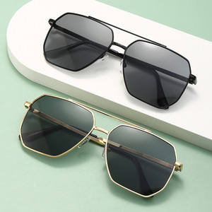 Gafas de Sol con Marco Metálico, Lentes TAC con Protección UV400, Visión Nocturna, Estilo Aviador para Hombre, Color Dorado - Product Image 1