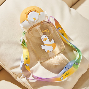KY Kids Bpa Free Students <span class=keywords><strong>Gourde</strong></span> étanche avec paille et sangle 800ml Mignon <span class=keywords><strong>Kawaii</strong></span> Duck Bouteilles d'eau en plastique - Product Image 4