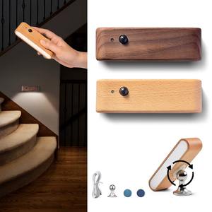 Appliques murales LED nordiques en bois avec détecteur de mouvement, veilleuse magnétique, lampe de chevet portable et amovible, lampe murale LED 360° USB rotatif - Product Image 1