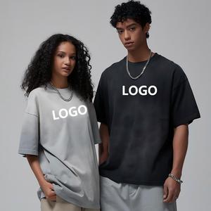 เสื้อยืดคอตตอนโอเวอร์ไซส์ พิมพ์ลายโลโก้ด้านหน้า แขนสั้น คอกลม สไตล์ลำลอง เสื้อยืดเจอร์ซีย์ถักสำหรับผู้ชาย - Product Image 1