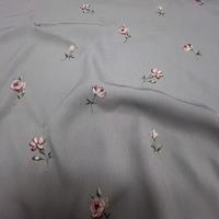 Tissu en Chiffon Gris à Petits Imprimés Floraux, Anti-Plis, 110 GSM, Design Personnalisé, Polyester Froissé pour Robes de Filles