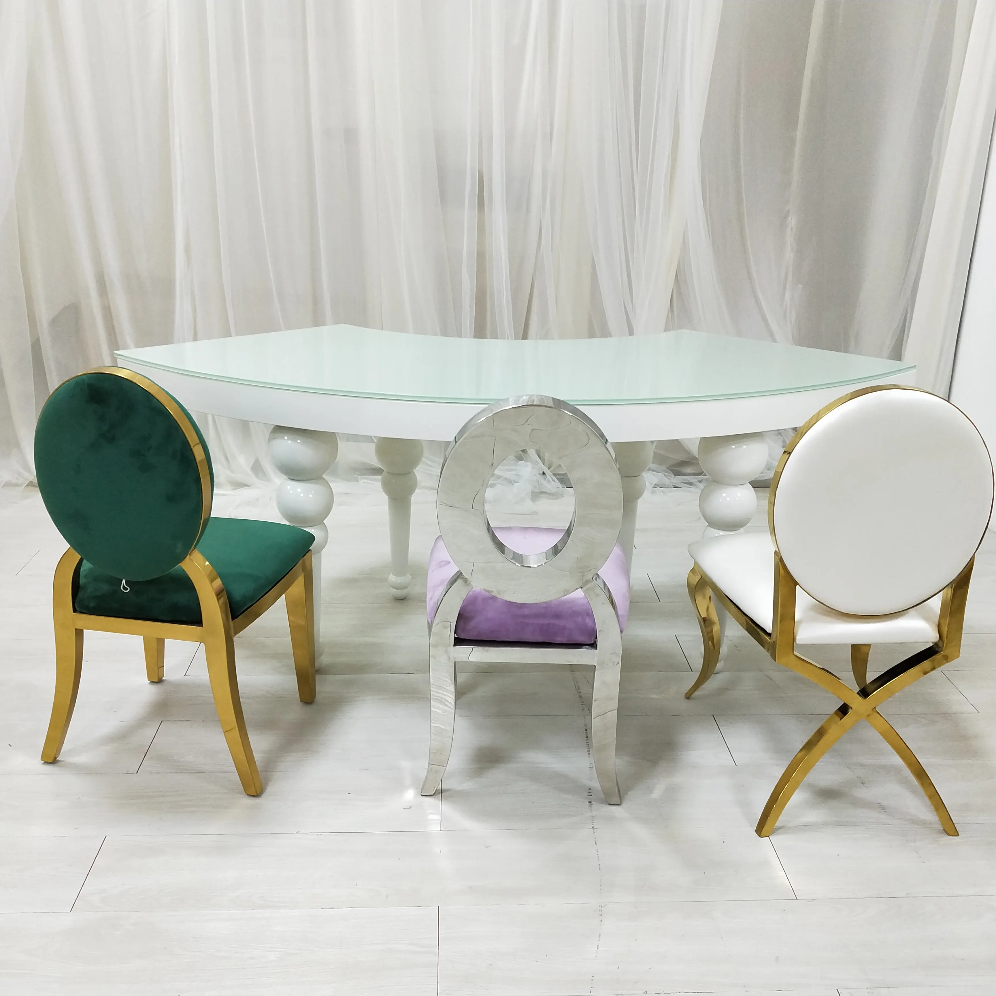 人気のキッズパーティー家具ホワイトステンレススチールチャイルドダイニングテーブルと椅子
