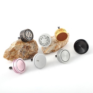 Cadeaux de luxe personnalisés, diffuseur de <span class=keywords><strong>parfum</strong></span> pour voiture, à clipser sur la grille d'aération - Product Image 1