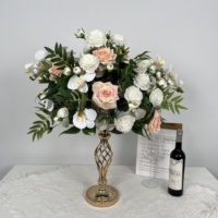 Boule de fleurs artificielle élégante en soie blanche pour centre de table, idéale pour cérémonies de mariage et douches nuptiales (vente en gros)