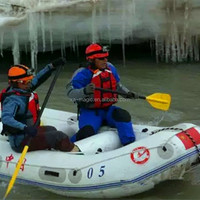 Bateau de rafting en eau vive équipement de rafting en rivière gilet de sauvetage