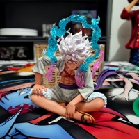 Figurine Nika Luffy assise, modèle de figurine, décoration de table, cadeau d'anniversaire, jouet tendance, décoration de scène, décoration de voiture