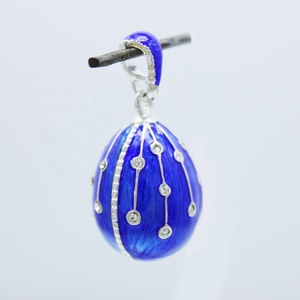 Collana con Ciondolo a Forma di Uovo di Fabergé Russo in Cristallo e Smalto Colorato per Donna, Gioiello per Pasqua - Product Image 3