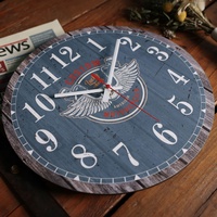 Jam Dinding Motif Kayu Sederhana Jarum Perak Gerakan Quartz Senyap untuk Kantor Ruang Belajar Jam Dinding Hening Logo Kustom Tersedia