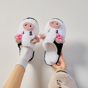 Pantuflas de Felpa con Estampado Personalizado de Flores y Vacas, Suaves, Cálidas para Invierno, con Suela Afelpada, para Mujeres y Parejas, Venta al Por Mayor - Product Image 3