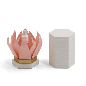 Boîte cadeau rigide hexagonale de luxe avec éclairage LED, design <span class=keywords><strong>lotus</strong></span> rose, pour l'emballage d'huiles essentielles et de parfums - Product Image 6