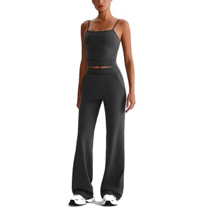 Ensemble de survêtement de yoga pour femmes en gros, avec débardeur à bretelles réglables et pantalon ample, tendance 2025 - Product Image 2