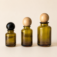 Herstellerlagerbestand 30ML 50ML 100ML Maßgefertigte Luxus Runde Glas-Parfümflasche Farbiger Pumpzerstäuber Box Individualisierbar