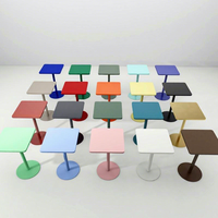 Tables de réception carrées modernes pour café et thé avec chaises, idéales pour les espaces de loisirs commerciaux et les négociations en restaurant