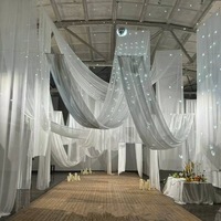 Tissu en mousseline de soie semi-transparente blanche nacrée pour décors de scène extérieure et plafonds décoratifs