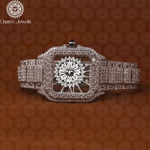 Montre en diamant très demandée avec mouvement à quartz de précision, idéale pour les événements, anniversaires et autres occasions, disponible à la vente - Product Image 1