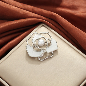 Flower Brooch Zinc Alloy Hollow Design With Pearl Inlay Women's Fashion Accessory Gift - Product Image 5