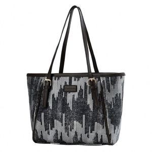 Nouveau sac a main carre style motard en cuir PU pour jeune femme orne d'une chaine en <b>metal</b> et de rivets decoratifs - Product Image 1