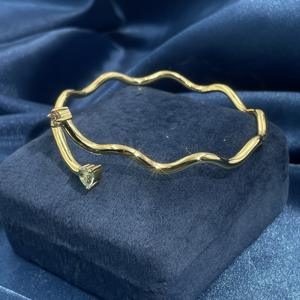 Pulsera de Cobre Chapada en Oro y Plata con Forma de Ola y Piedras de Circonio de Tianyu Gems, Accesorios Modernos para Mujer - Product Image 3