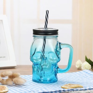 Gobelet à poignée dégradée en forme <span class=keywords><strong>de</strong></span> crâne <span class=keywords><strong>de</strong></span> 500 ml, très vendu. Verres à eau en <span class=keywords><strong>verre</strong></span> <span class=keywords><strong>de</strong></span> différentes couleurs <span class=keywords><strong>avec</strong></span> bouchons à vis et pailles. - Product Image 6