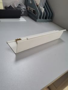 Plateau de couverture de câble de conduit d'angle blanc Moulure de couronne en PVC - Product Image 5