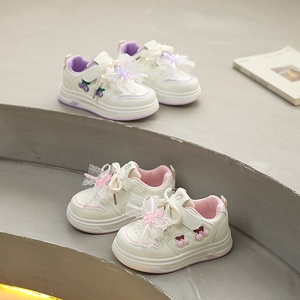 Scarpe da ginnastica da bambina, scarpe <span class=keywords><strong>bianche</strong></span> per bambini, nuovo stile primavera 2026, scarpe casual da skateboard per bambini grandi, alla moda, in gomma. - Product Image 1