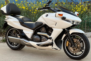 Honda DN-01 Usata, Motocicletta Sportiva e da Turismo con Motore V-Twin Raffreddato a Liquido ad Alta Coppia - Product Image 4
