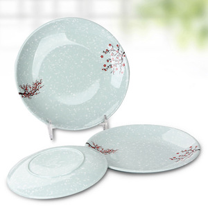 Plato redondo de imitación de porcelana con diseño de flor de ciruelo roja, plato poco profundo y duradero para hotel, plato para frutas, plato de plástico. - Product Image 4