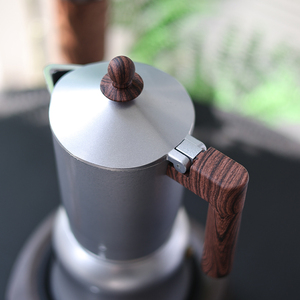 Cafetière à espresso portable professionnelle en aluminium avec poignée en bois et double valve - Product Image 2