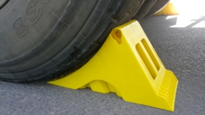 Bouchon de <span class=keywords><strong>cale</strong></span> de roue de camion robuste avec support en métal, cales de roue de véhicule en plastique - Product Image 6